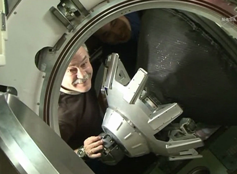 Illustration for article titled Six Months Later, Expedition 39 Safely Returns to Earth